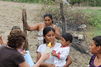 Picture of Guatemalen woman and child