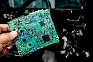 electronic-circuit-car-hand-technician-brain